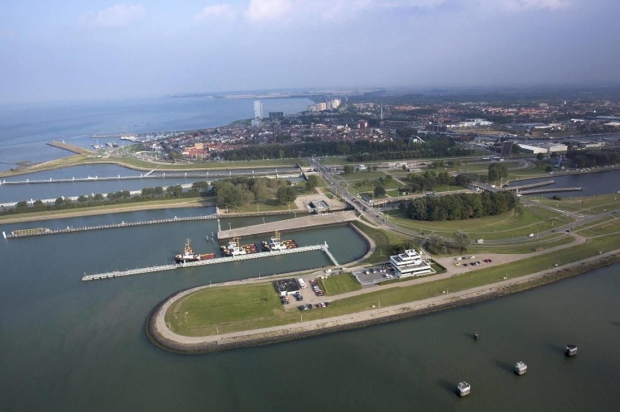 Hotel De Blaauwe Leeuw Terneuzen Exterior photo